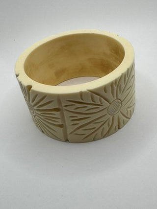 Vintage Celluoid or Lucite Bangle