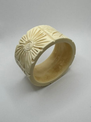 Vintage Celluoid or Lucite Bangle