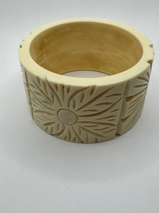Vintage Celluoid or Lucite Bangle