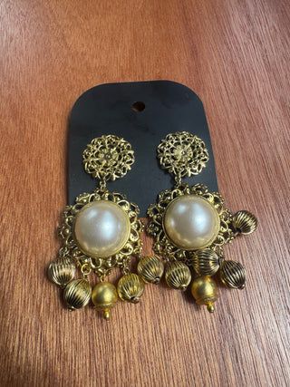 Vintage Gold and Pearl Clip on Earrings