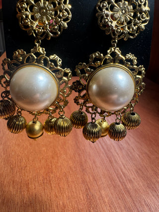 Vintage Gold and Pearl Clip on Earrings