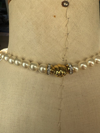 Echt Prym string of vintage costume pearls