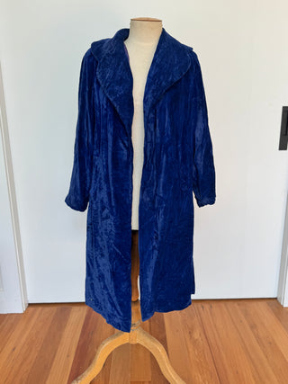 Stunning 1940s-1950s Blue Velvet Coat Size 10