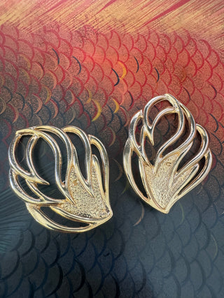 Vintage Clip on Gold Tone Earrings