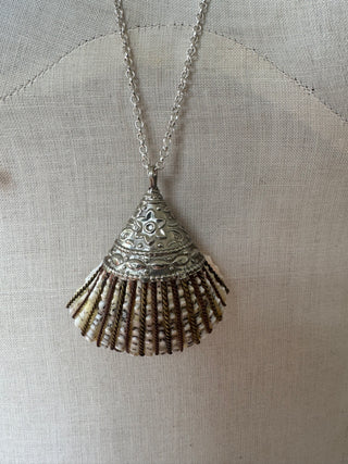 Vintage Seashell and Silver Tone Necklace