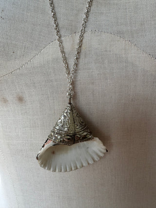 Vintage Seashell and Silver Tone Necklace