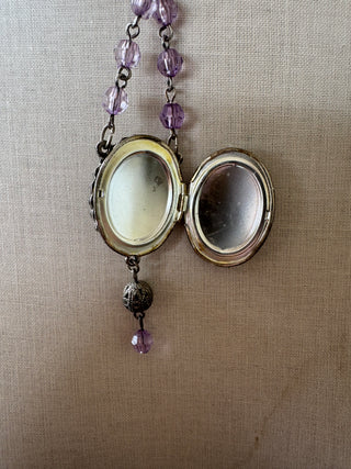 Costume Jewelry Vintage Look - Locket