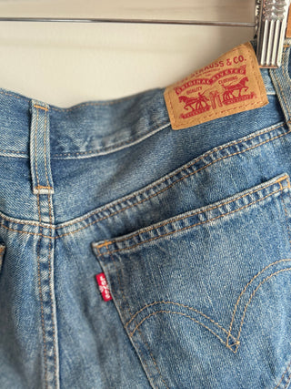 Low waisted Levi Denim Shorts
