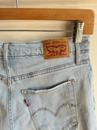 724 Levi High Rise Shorts - Size 28