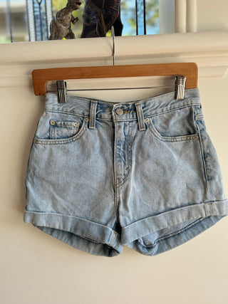 Levi Shorts with Rolled Hem - Size 26