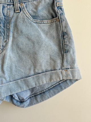 Levi Shorts with Rolled Hem - Size 26