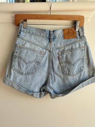 Levi Shorts with Rolled Hem - Size 26