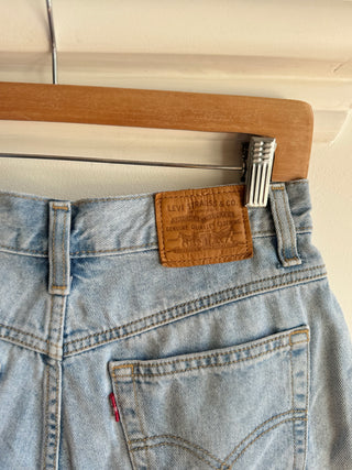 Levi Shorts with Rolled Hem - Size 26