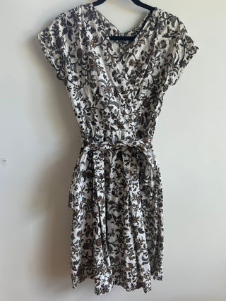 Vintage Dress - V Neck Full Skirt with Floral Paisley like Pattern - to fit Size 8