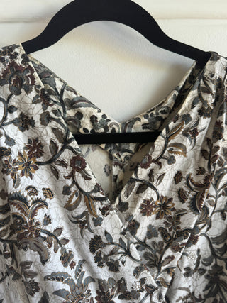 Vintage Dress - V Neck Full Skirt with Floral Paisley like Pattern - to fit Size 8