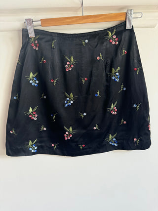 90s Vintage Black Satin Mini Skirt with Embroided Flowers - size 6-8